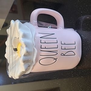 🐝Rae Dunn Queen Bee Mug